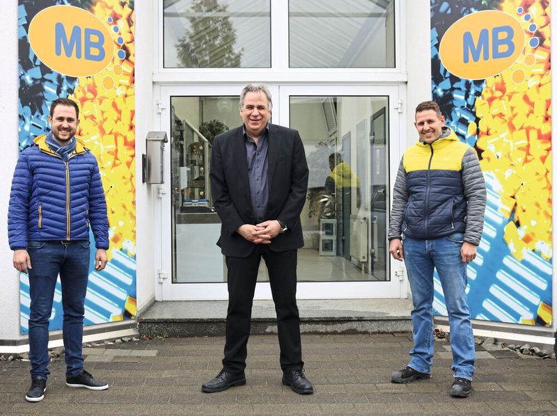 Geschäftsführer Manfred Butsch (Mitte) und seine Mitarbeiter Martin Zepf (links) und Gianni Leocata äußern sich zufrieden mit der neuen Palma 100 von Mafac und sehen sich für künftige Anforderungen gut gerüstet. (Bild: Mafac)