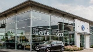 Das Autohaus Grampp verkauft am Heimatstandort Lohr neben der Marke Volkswagen auch die Fabrikate Audi und Mercedes-Benz. (Foto: Grampp)