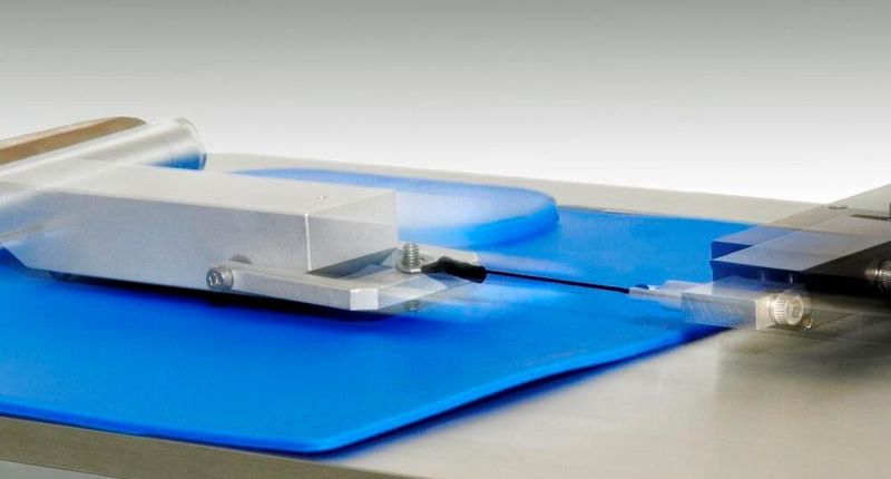 Elastosil LR 3671, LR 3675 und Silpuran 6760/50 sind selbsthaftend, nicht ölausschwitzende Flüssigsilikonkautschuke, die nach der Vernetzung reibungsarme Oberflächen besitzen, fasst Wacker zu seinen K-2019-Exponaten aus dem LSR-Sektor zusammen. Messungen beweisen, dass ihr Gleitreibungskoeffizient 50 bis 70 % unter dem von vergleichbaren Standardsilikonen liegt. (Wacker Chemie)