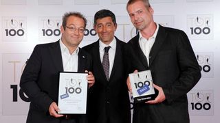 Wissenschaftsjournalist Ranga Yogeshwar ehrt die innovativsten Mittelständler. Galvano Weis, Emmering, zählt zu den „Top 100“. (Bild: Compamedia)