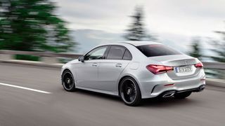 Limousinen und Kombis führen in Europa noch die Liste der meistverkauften Karosserievarianten an. (Daimler AG)