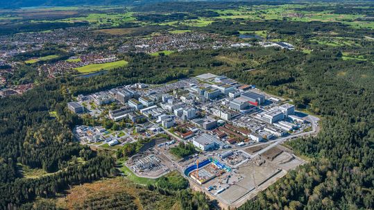 Roche stellt künftige Investitionen in Deutschland auf den Prüfstand. Der beschlossene Ausbau in Penzberg (im Bild) ist davon nicht betroffen.(Bild:  Roche)