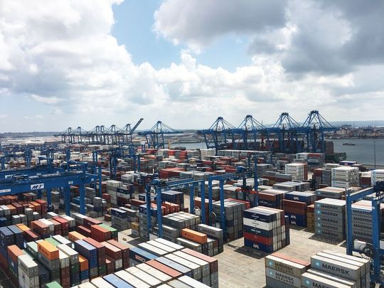 Der Hafen Manzanillo International Terminal in Panama ist einer der wichtigsten Warenumschlagsplätze Lateinamerikas. Heavy-Duty-Energieketten sorgen hier an den Hafenkränen für einen reibungslosen Betrieb. Der Hafen Manzanillo International Terminal in Panama ist einer der wichtigsten Warenumschlagsplätze Lateinamerikas. Heavy-Duty-Energieketten sorgen hier an den Hafenkränen für einen reibungslosen Betrieb.