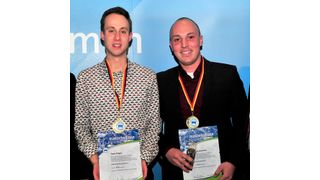 Die Bundessieger 2019 bei den PLW des deutschen Kfz-Gewerbes: (v. li.) Automobilkaufmann Franz Träger und Kfz-Mechatroniker Christian Schneider. (Edgar Schmidt/»kfz-betrieb«)