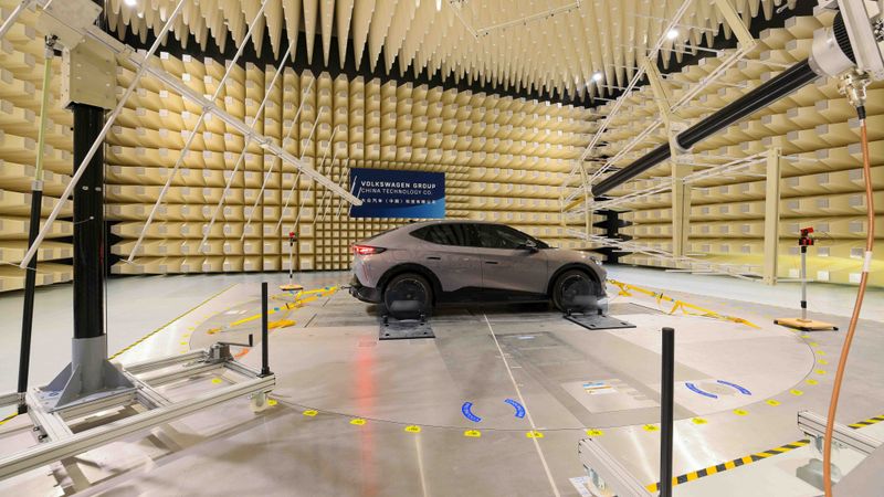 Volkswagen hat Ende 2025 den Ausbau seines Entwicklungszentrums in China abgeschlossen (Bild: elektromagnetisches Labor). Nun sollen dort Modelle für den chinesischen Markt entwickelt werden.(Bild:  Volkswagen AG)