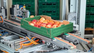 Bild 2: Eine Besonderheit und eine der Schlüsselkomponenten des neuartigen Kommissionierroboters ist der sogenannte Aufwälzgreifer mit seiner flexiblen Teleskopschienenkonstruktion. (Bild: Premium Robotics)