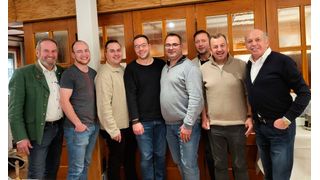 Der Vorstand der fusionierten Innung von li. nach re.: Obermeister Rolf Mayer, David Bauer, Philipp Baumann, Jochen Heiler, Michael Singler, Kilian
Dettinger, stv. Obermeister Marco Beathalter, stv. Obermeister Siegfried Heller. Im Bild fehlen Pascal Hunn und Geschäfstführer Joachim Huber. (Bild: Joachim Huber)