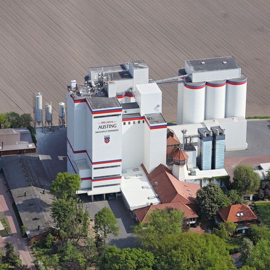 Das Mischfutterwerk Austing steht bei den Landwirten im Landkreis Vechta seit Generationen für Qualität. Das Mischfutterwerk Austing steht bei den Landwirten im Landkreis Vechta seit Generationen für Qualität.