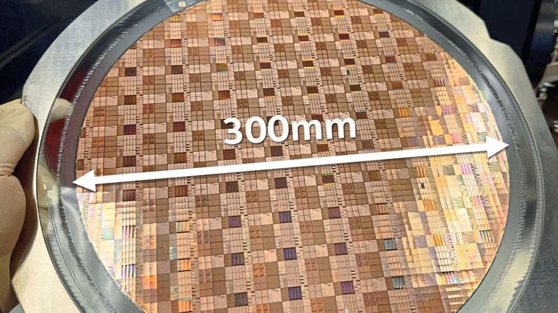 Intel Foundry: Durchbruch mit der dünnsten GaN-Chiplet-Technologie der Welt(Bild:  Intel)