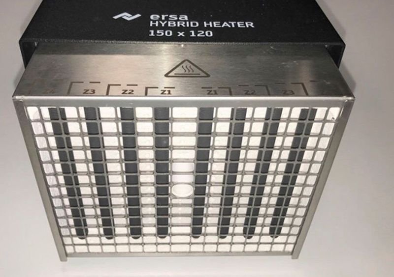 Der XL-Heizkopf des HR 600 XL eignet sich für Bauteile bis 150 x 120 mm Kantenlänge od. zum gleichzeitigen Aus-/Einlöten von zwei BGA-Bauteilen. (Bild: Ersa)