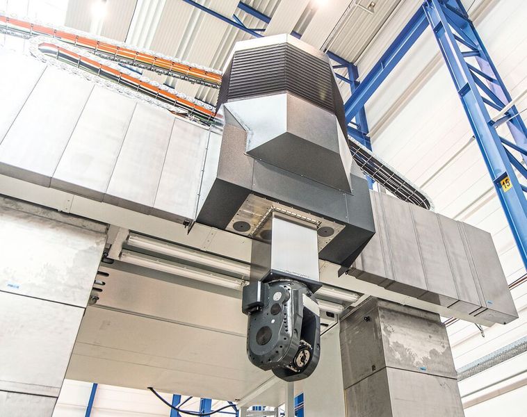 Der Universal-Gabelfräskopf mit seiner um ± 95° schwenkbaren B-Achse. (Starrag)