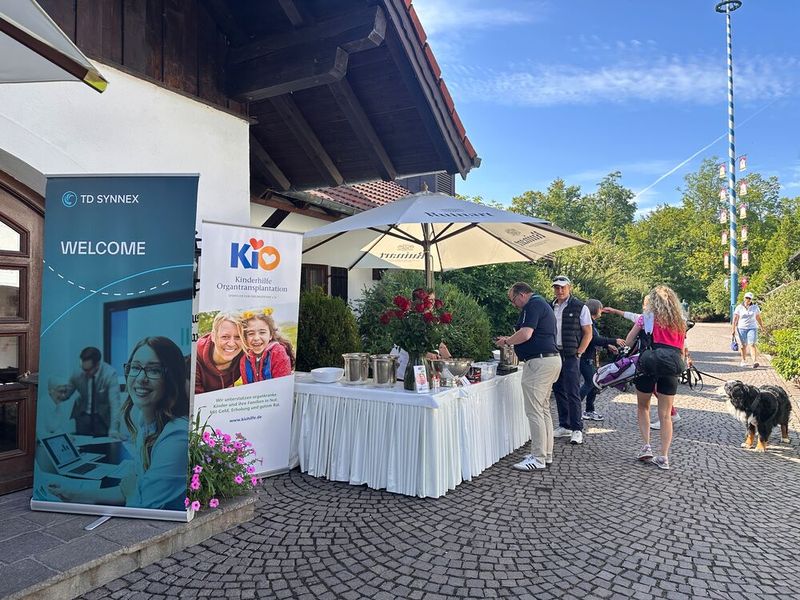 Tag 2 - der wahre Grund für das Turnier ist die Tombola zugunsten der KiO Kinderhilfe Organtransplantation. (Bild: Vogel IT-Medien)