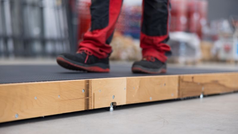 „Grüner“ Weg: ein Werkermitfahrband mit Holz-Chassis aus Birke.(Bild:  Minda)