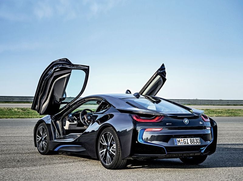 Wie ein Schmetterling: Der BMW i8 besteht aus extraleichten Materialien und ist mit aerodynamischen Optimierungen und «EfficientDynamics»-Technologien ausgestattet. (BMW Group)