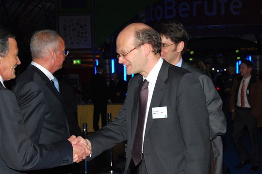 Nichts von der Umweltprämie hat Lexus: Geschäftsführer Ulrich Selzer kam trotzdem freundlich gestimmt zum VDIK-Abend. (Archiv: Vogel Business Media)