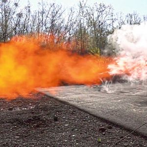 Entzündet sich ein Gas-/Luft-Gemisch sorgt der entstehende Explosionsdruck für eine schnelle Ausbreitung der Gaswolke, die von der nacheilenden Flamme verbrannt wird.(Bild:  IEP Technologies)