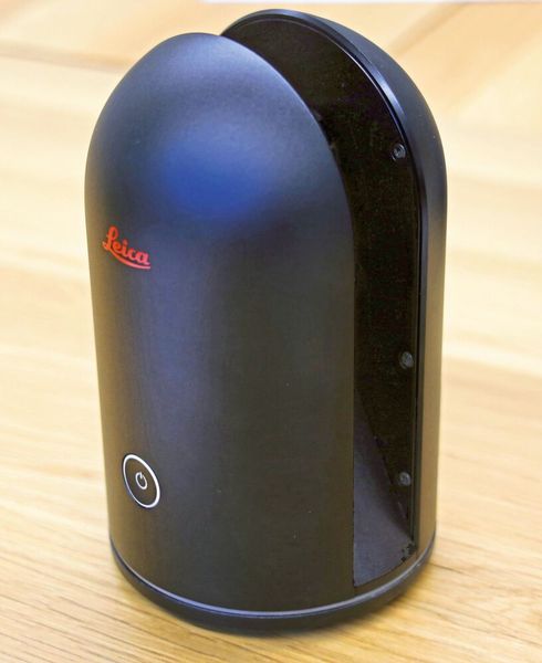 Der 3D-Laserscanner BLK 360 ist leicht, äußerst kostengünstig, einfach zu transportieren und zu bedienen und liefert zu den 3D-Daten auch noch Bildinformationen sowie IR-Messdaten. (Bild: Klaus Vollrath)