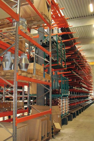 Safety first: Die Freiträgerregale sind mit Kantenschutz und Abrollsicherung ausgestattet und beugen so Verletzungen der Mitarbeiter und anderen Schäden durch herausfallendes Material vor. (Archiv: Vogel Business Media)