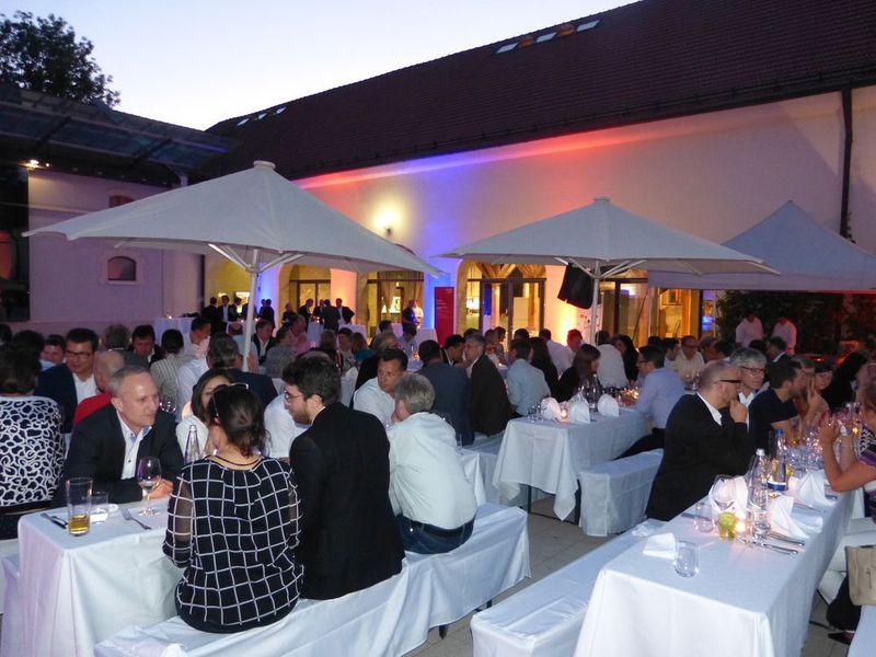 Die Nacht der Industriekommunikation powered by Evalanche bietet einen stilvollen Ausklang des hochkarätigen Events und viel Gelegenheit zum werthaltigen Austausch unter Branchenkollegen. (bvik)