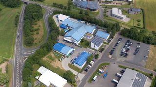 Der Automobilzulieferer Fischer Oberflächentechnologie mit Sitz in Katzenelnbogen wird sich nach der Übernahme in Zukunft DKS Surface GmbH nennen. (Bild: Fischer Oberflächentechnologie)