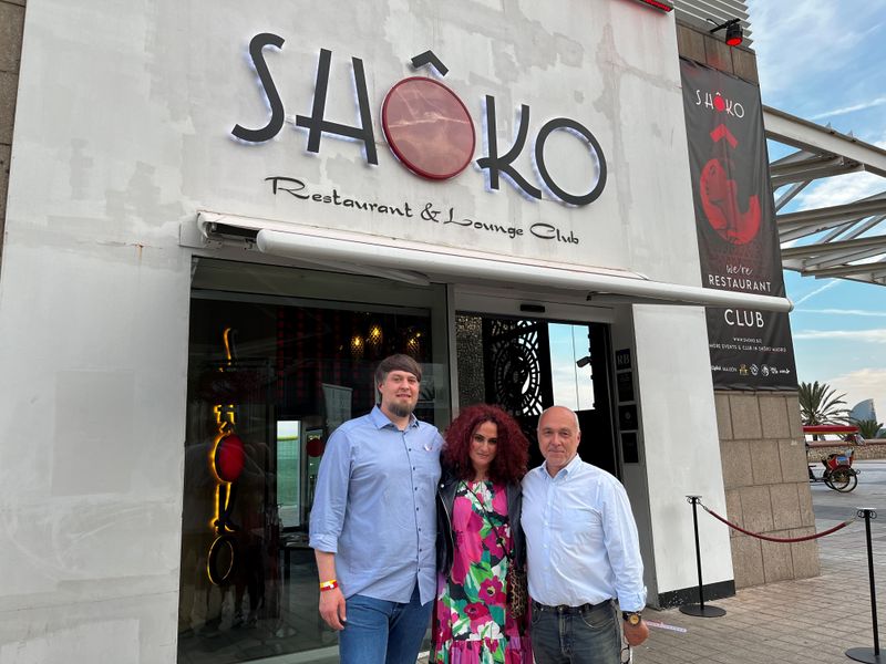 Im angesagten SHOKO lädt S&K seine Kunden zum Dinner ein (v. l.) Markus Feyrer, Besa (IT-BUSINESS) und Markus Plückbaum (S&K).JPG (IT-BUSINESS)