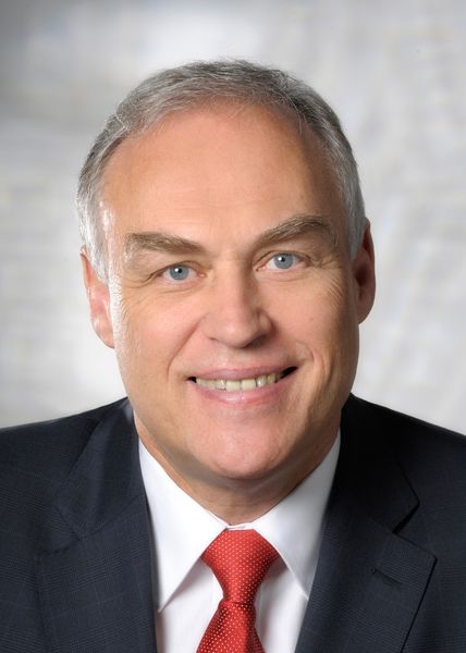 „Mit der Erweiterung der Geschäftsführung stellen wir uns auch auf das stetige Wachstum des Registers ein“, sagt Prof. Dr. Bernd Kladny, Generalsekretär der Deutschen Gesellschaft für Orthopädie und Orthopädische Chirurgie e. V. (DGOOC), deren 100-prozentige Tochter das EPRD ist. (Bild: privat)
