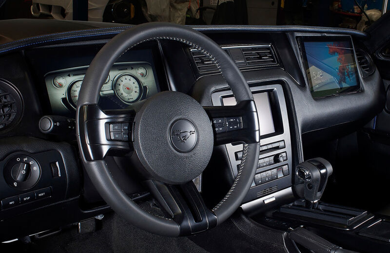 Das Konzeptauto verfügt über Windows-8-Tablets, deren Dashboard-Darstellungen den Stil von 1967er und 2012er Mustangs nachahmen oder Microsofts Metro-Design nutzen. (Archiv: Vogel Business Media)