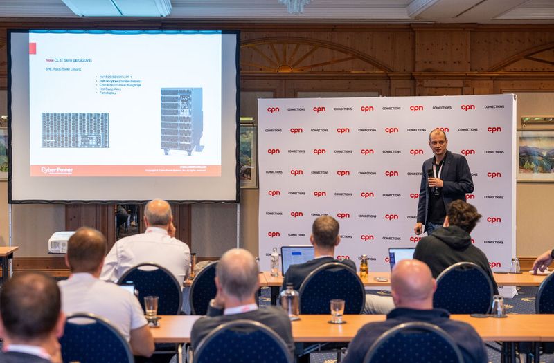 Felix Bechmann (Cyberpower) stellt die aktuellen Produkte vor. (Bild: CPN)