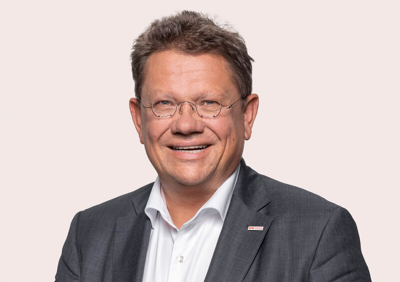 In Niedersachsen ist Dr. Andreas Philippi (SPD) Minister für Soziales, Arbeit, Gesundheit und Gleichstellung. Er ist Facharzt für Chirurgie und seit Oktober 2021 Mitglied des Deutschen Bundestages.  (© photothek.net)