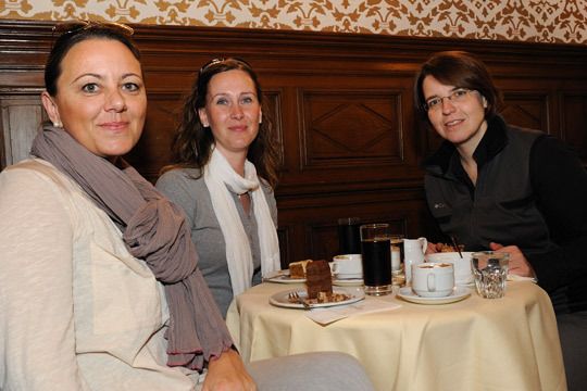 Annette Weißenberger, Silke Hussy und Dr. Karin Bayha (v.li.) von Vogel Business Media sind ebenso begeistert wie ... (Archiv: Vogel Business Media)