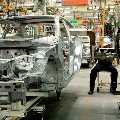Deutschland als industrieller Standort hat an Attraktivität verloren, wie allenthalben zu lesen ist. Fragt man die Chefs der drei größten Autokonzerne in Deutschland, so sehen diese noch nicht alles als verloren an. Allerdings sollte man ein Auge auf Chinas Exportambitionen haben ... (Bild: Schrauberwelten)