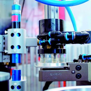 Bei der Deckelprüfung kommt es auf’s Detail an. Bild: Ball Packaging Europe