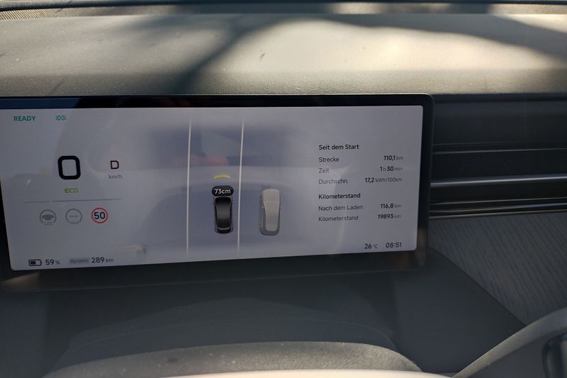3. Niedriger Energieverbrauch: Auf unseren Testfahrten pendelte der Verbrauch zwischen 14 und 17 kWh – ein starker Wert für diese Fahrzeugklasse. (Bild: Sven Prawitz/Vogel Communications Group)