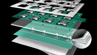 Die “Bonding Engineers” der Firma Lohmann haben ein Schwarzes Spacer Tape (DuploCOLL 36050 BLK Reihe) für die Folientastaturindustrie entwickelt. (Bild: Lohmann)