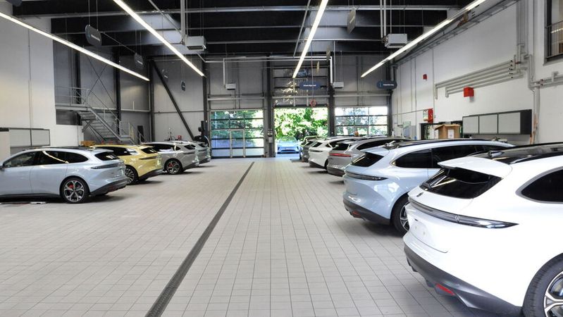 Nio will künftig mehr eigene Werkstätten wie im Nio-Hub München betrieben.(Bild:  Wehner - VCG)