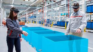 Mit AR-Brillen gemeinsam neue Logistikprojekte planen – das will Audi jetzt umsetzen.  (Audi AG)