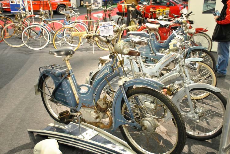 Schnapsglasklasse nannte man einst die Mopeds mit ihren 50-ccm-Motoren. (Dominsky)