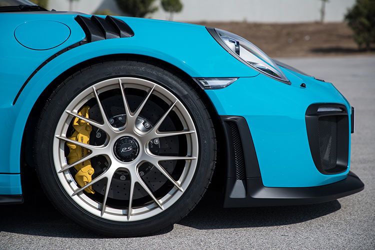 Serienmäßig an Bord: Die Carbon-Keramik-Bremse. (Porsche)