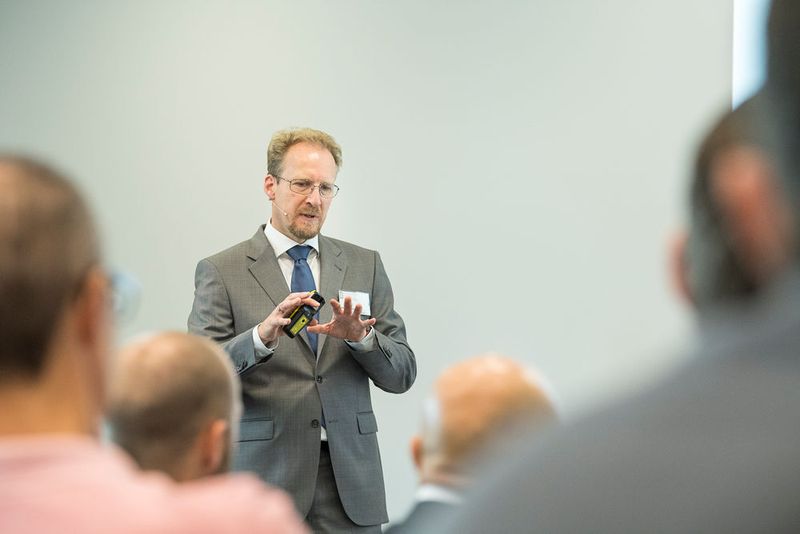 Stefan Selke, Eaton Industries, erläuterte wie Predictive Maintenance einfach implementiert werden kann. (Thomas Entzeroth)