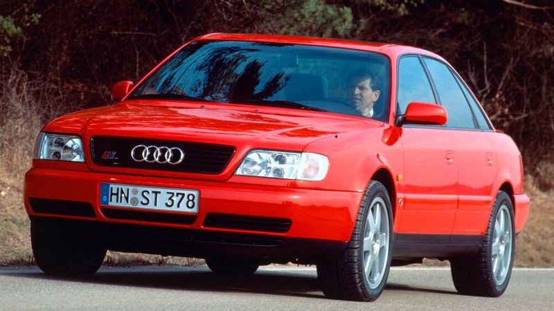Im Jahr 1997 markierte der Audi S6 plus den eigentlichen Einstieg der heutigen Audi Sport GmbH in die Fahrzeugentwicklung. (Bild: Audi)