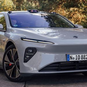 Serienmäßig wird der ET 7 mit 20-Zoll-Rädern angeboten, optional kann man 21-Zoll-Räder wählen.(Bild:  Nio)