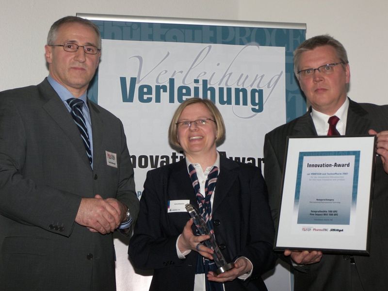 Den Preis für die Kategorie Pharmatechnik erhielt Hosokawa Alpine, vertreten von Sylvia Bräunlein. (Archiv: Vogel Business Media)
