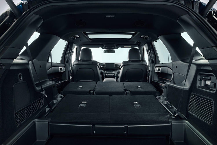 Die 5,05 Meter Fahrzeuglänge machen sich auf jeden Fall im Innenraum bemerkbar. (Ford)