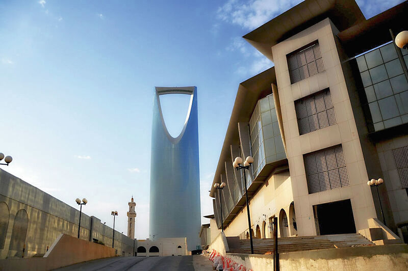 Einzelne Gebäude wie das Kingdom Center in Riad zeigen den Wandel, doch ein großer Umbruch steht Saudi-Arabien erst noch bevor. (Wajahat Mahmood)