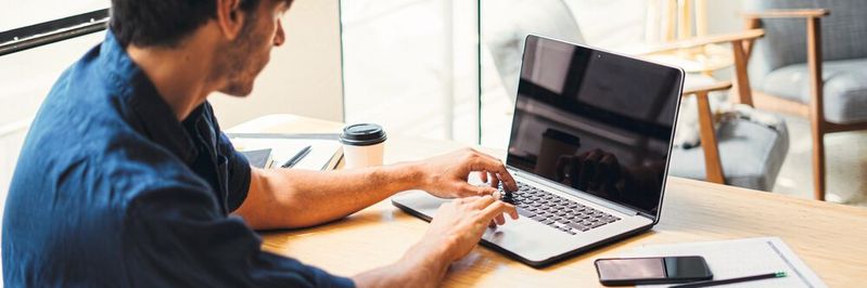 Ab 27. Januar gilt die Homeoffice-Pflicht. Was Sie jetzt beachten müssen.(Bild:  ©SFIO CRACHO - stock.adobe.com)