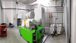 Ein Blick in den Prüfraum, in dem hochdynamische Antriebe für die E-Mobilität geprüft werden. (OPVengineering)