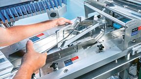 Leicht wechselbare Formate – hier bei einer Schlauchbeutelmaschine – ermöglichen den Einsatz energiesparender Siegeltechnologien. (Bild: Gerhard Schubert GmbH)