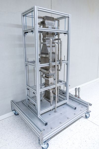 Pilotanlage des Fraunhofer IMM für das Ammoniakcracken mit einer Kapazität von 20 kg/h Ammoniak. (Bild: Fraunhofer IMM)
