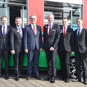 Carsten Hagedorn, Heiko Taubert, Burkhard Weller, Michael Franz, Benjamin Reiter und Julian Kaiser setzen alles daran, damit sich die Kunden im Autohaus wohlfühlen.