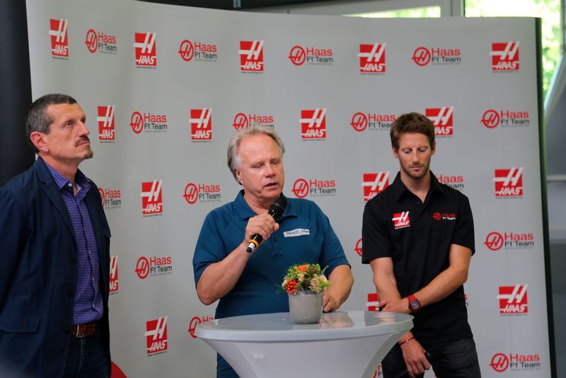 Günther Steiner, le directeur de l'écurie Haas F1, Gene Haas le patron de Haas Automation Inc., Romain Grosjean le pilote franco-suisse de l'écurie Haas F1. (JR Gonthier)
